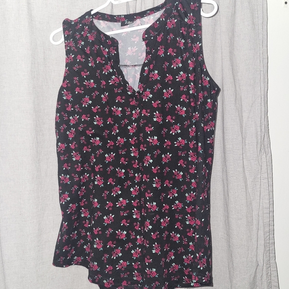 Cute sleevless shirt - Picture 2 of 2